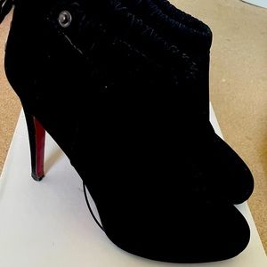 Black heel faux suede